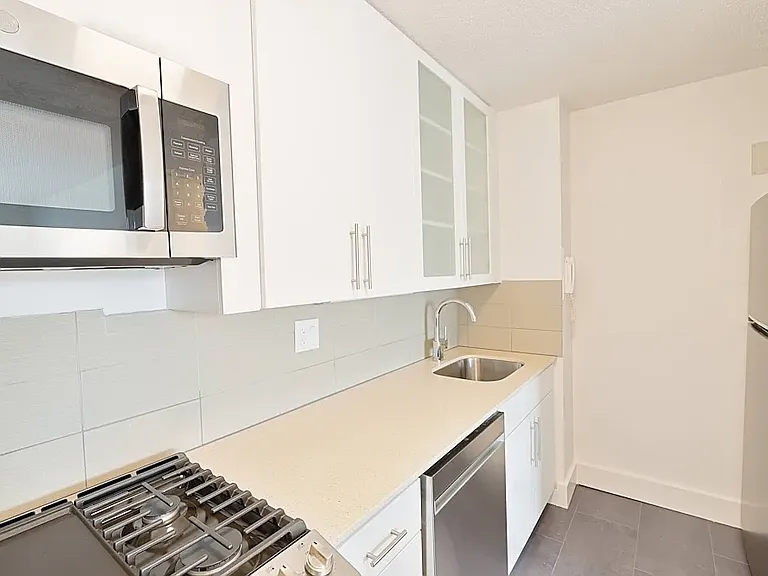 520 2nd Ave #27B — Photo 2