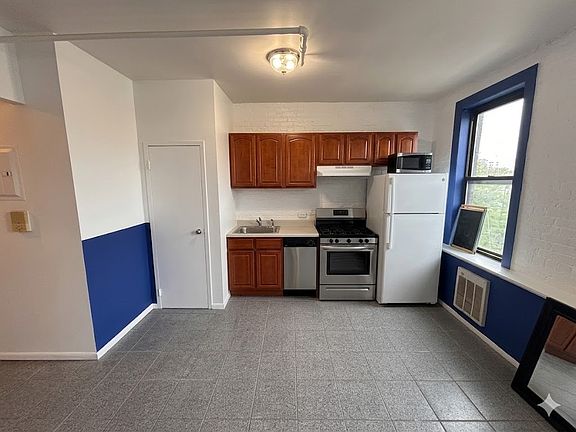 2nd image of 30-59 Steinway St #3C