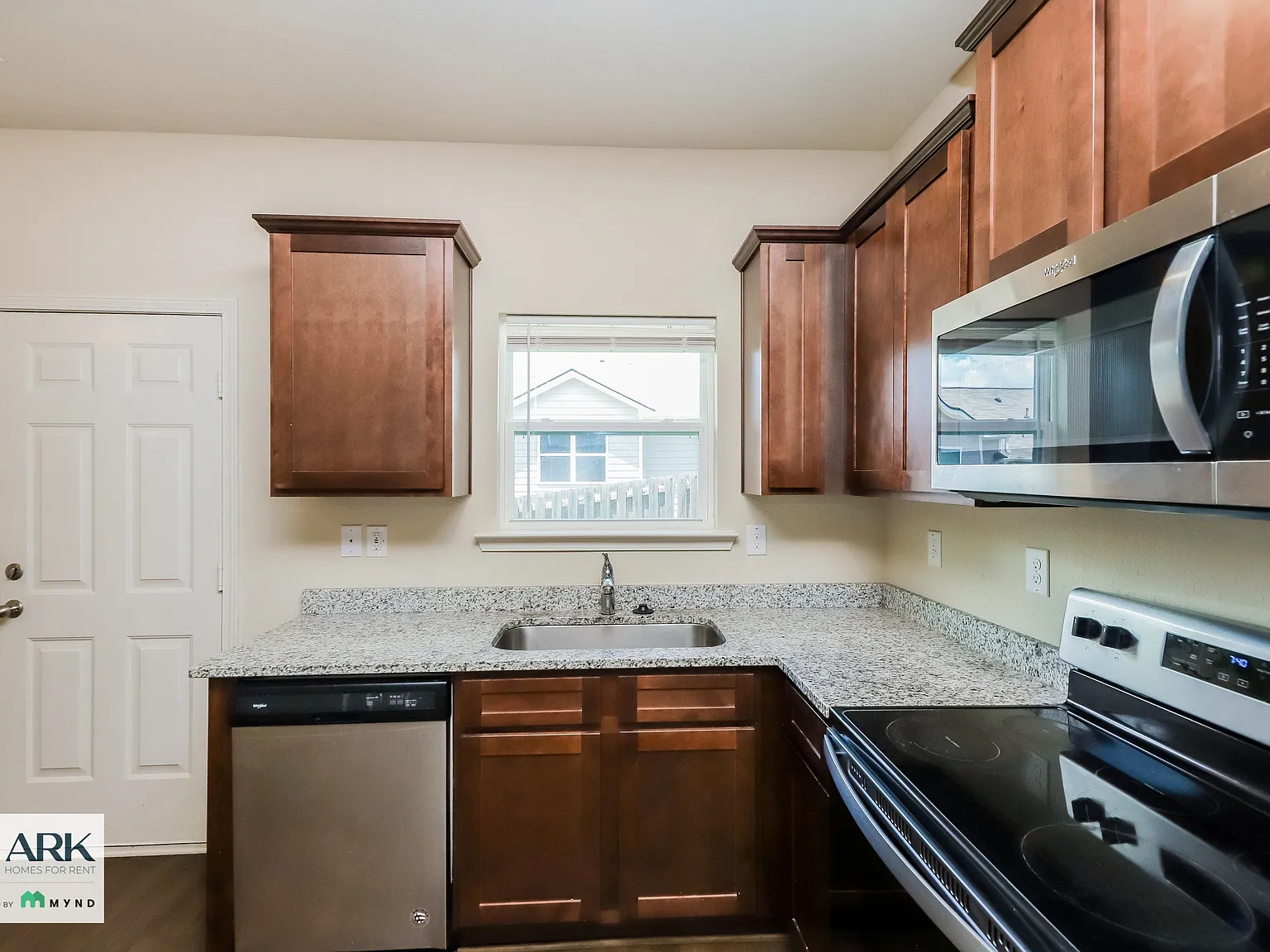 3 bed, 2.5 bath, 1419 sqft, $1,775 — Photo 4