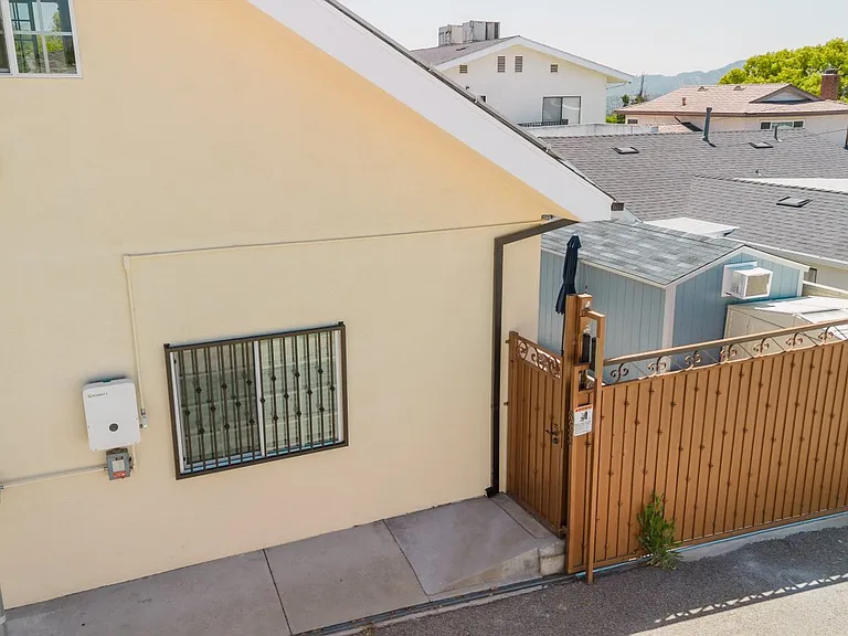 833 E Verdugo Ave — Photo 26