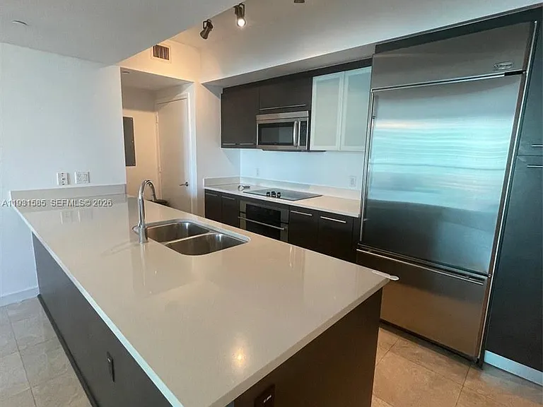 500 Brickell Ave #3105 — Photo 4