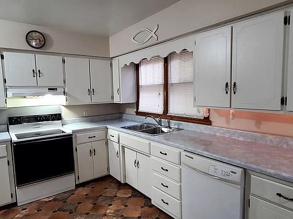 3rd image of 160 Kingtown St