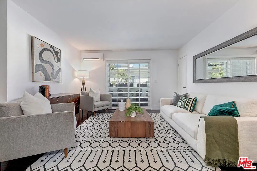2 bed, 979 sqft, $3,950 — Photo 4