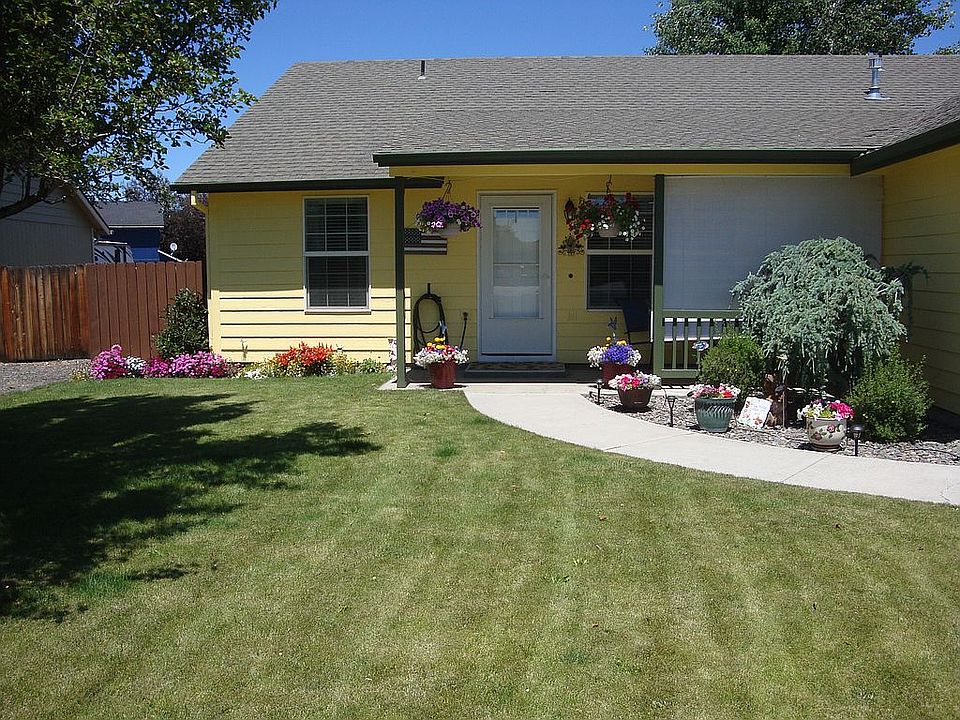 1st image of 677 NE Fieldstone Ln