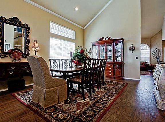 2nd image of 4400 Wonderland Dr