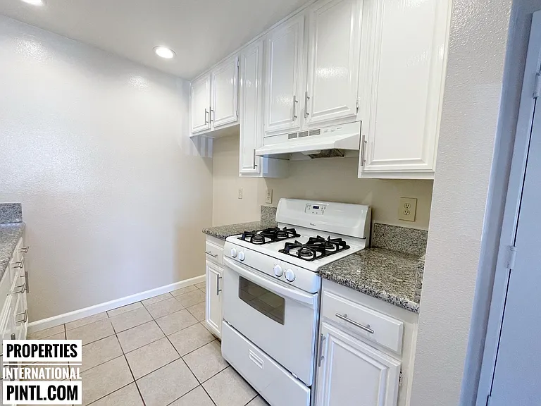 428 Hawthorne St — Photo 12