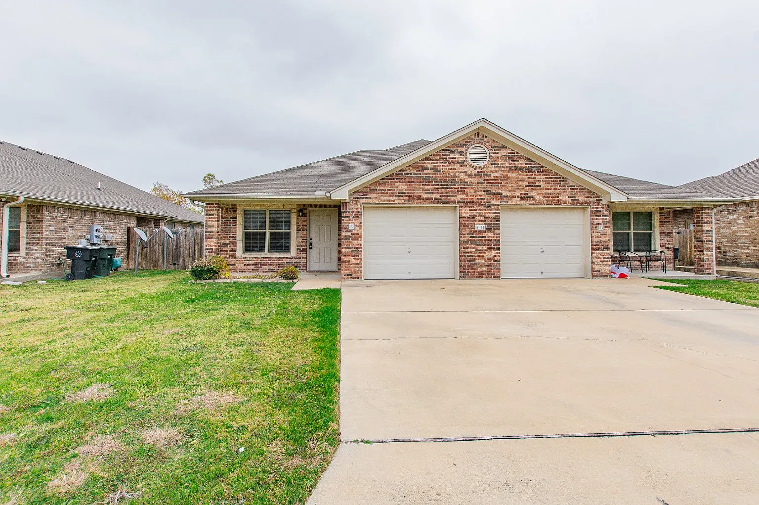 3 bed, 2.0 bath, 1316 sqft, $1,250 — Photo 1