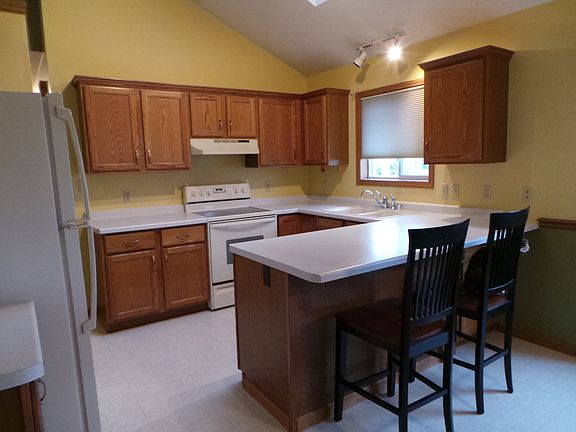 4th image of 404 Rockrose Dr