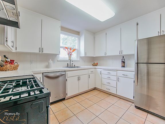 3rd image of 108 Campbell Ave