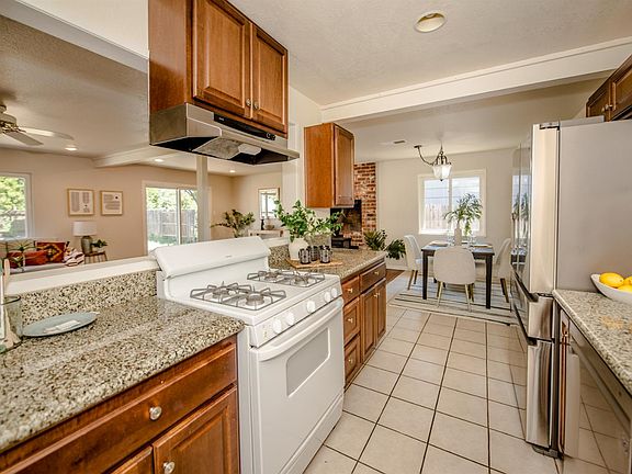 3rd image of 10762 Segovia Way