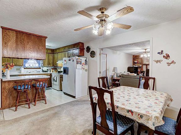 5th image of 2405 NW Saxon Cir