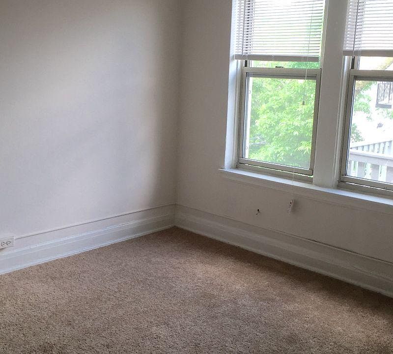 1st image of 640 W Briar Pl APT 310
