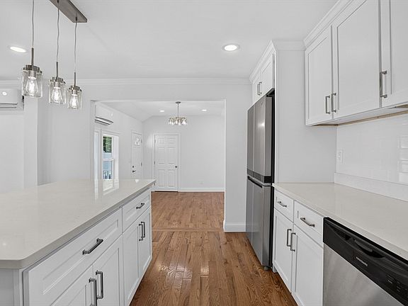 5th image of 46 Richardson St