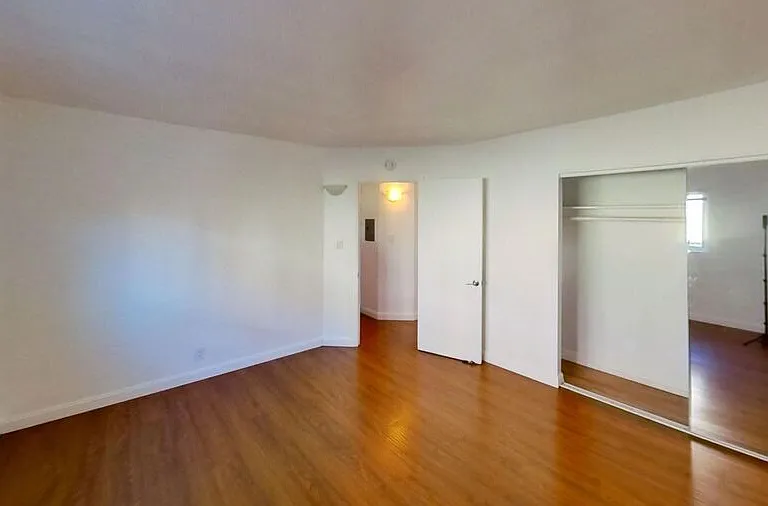 2227 Derby St — Photo 5