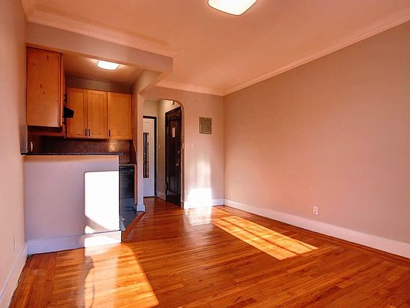 3rd image of 128 Saint Marks Pl APT 4C