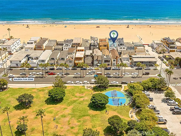 1720 W Oceanfront #B — Photo 3