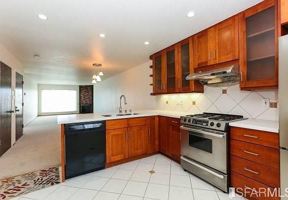 2nd image of 475 Arlington St