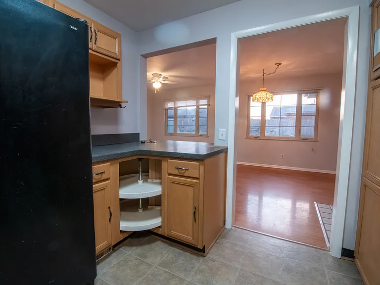 2861 Wellesley Dr — Photo 6