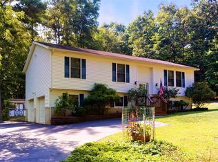 105 Thiel Rd, Dingmans Ferry, PA 18328
