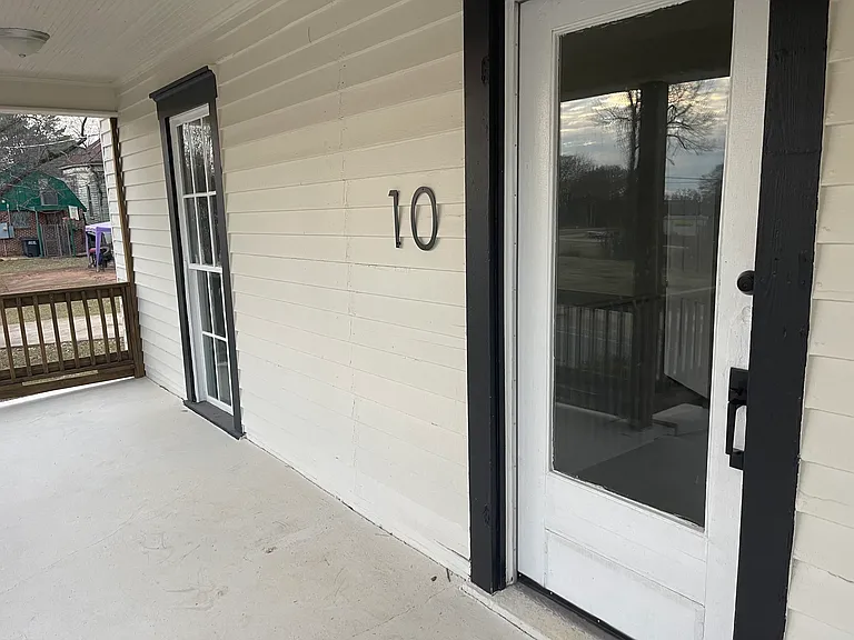 10 Jeter Ave — Photo 2
