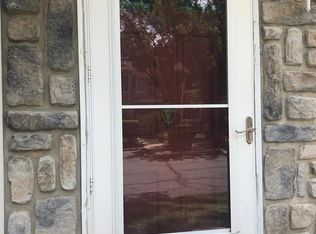 89 Farnham Sq, Parlin, NJ 08859