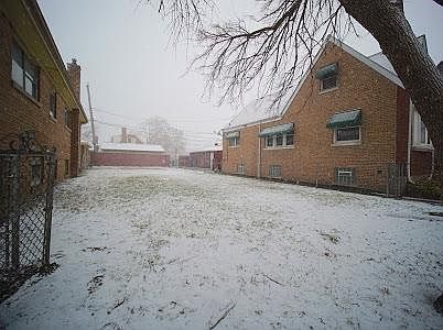 3rd image of 4556 S Homan Ave