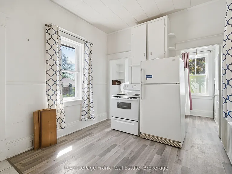 279 Kent St W — Photo 17