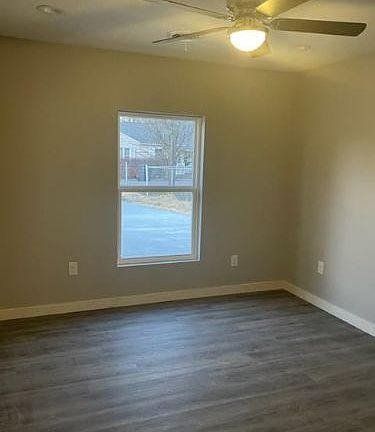 2nd image of 3209 Oak St