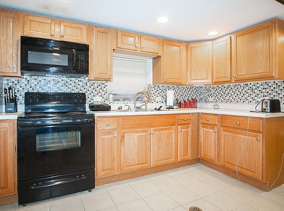 4th image of 3556 W Dickens Ave
