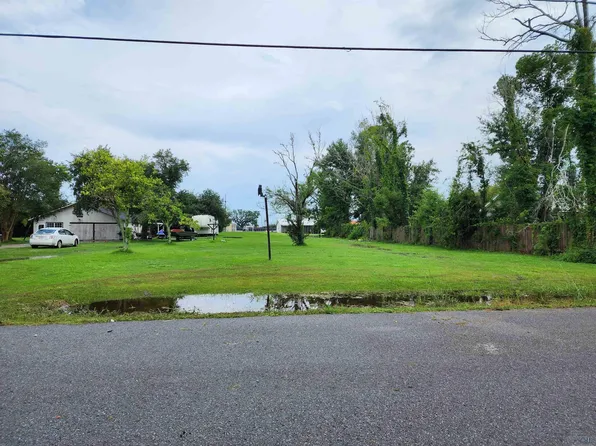 Gemini St, Larose, LA 70373