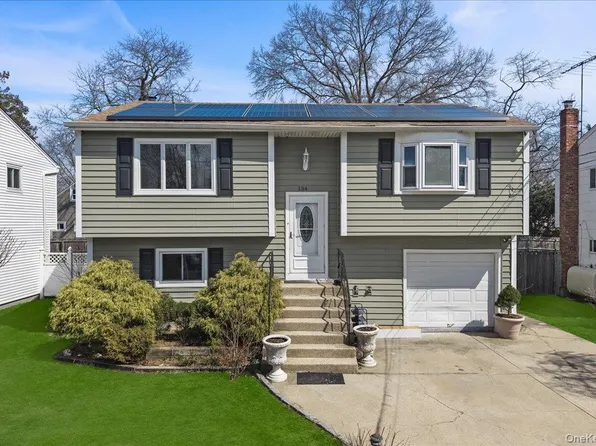 134 11th Avenue, Huntington, NY 11746