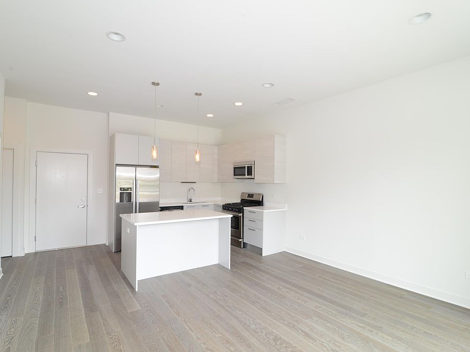1st image of 859 N Franklin St #601
