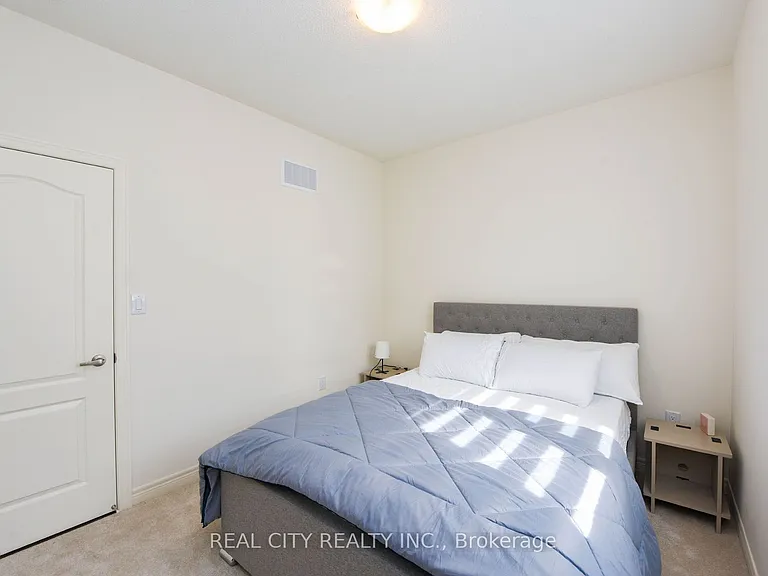 38 Silver Meadow Gdns — Photo 27