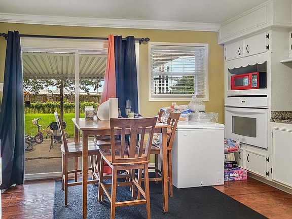 4th image of 1045 Avenue G