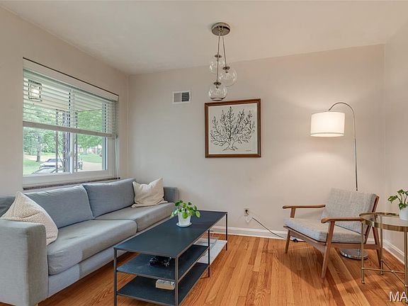 5th image of 664 Deerhurst Dr