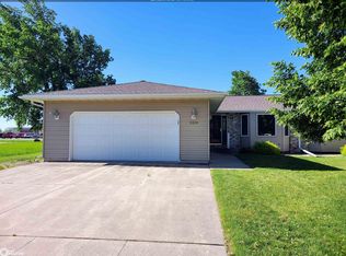 2209 14th Ave N, Clear Lake, IA 50428