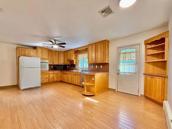 2nd image of 452 Cranbury Rd