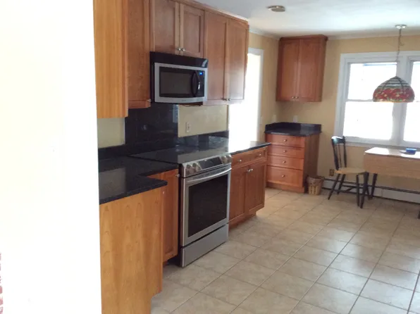 5 McKenney Ln, Kennebunk, ME 04043