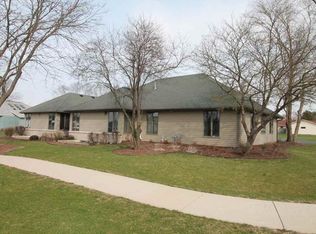 1353 Excalibur Dr, Janesville, WI 53546