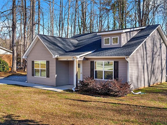 3rd image of 109 Branchwood Dr