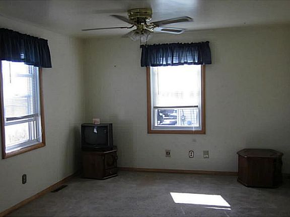 3rd image of 524 Woodward Ave