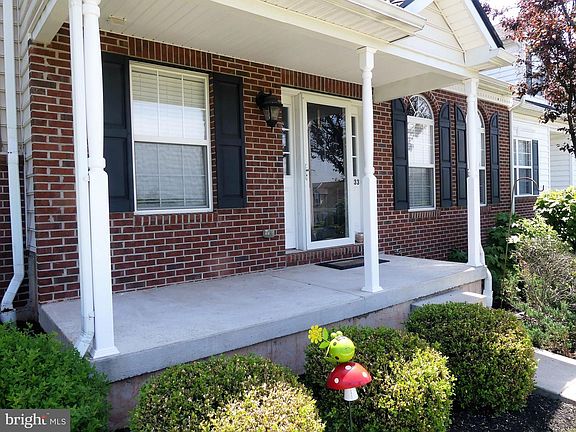 3rd image of 2133 Hanford Way