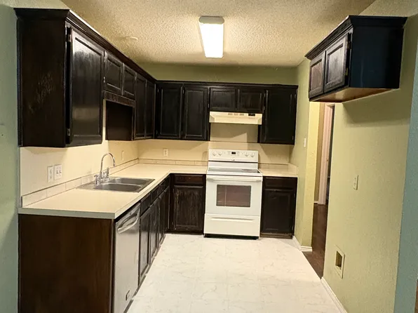 7023 Lincoln Dr, North Richland Hills, TX 76182