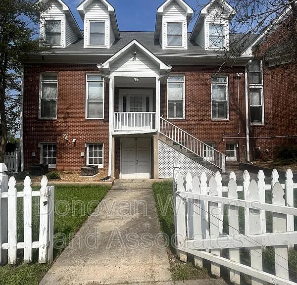 135 E Wilson Ave #E — Photo 1