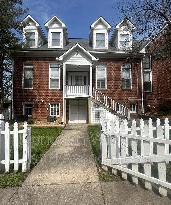 135 E Wilson Ave #E