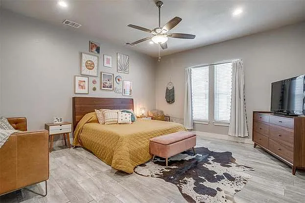2905 S Jennings Ave — Photo 23