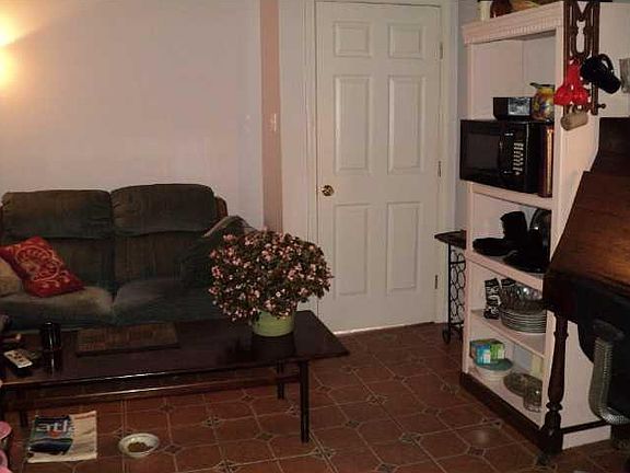4th image of 4112-18 Burgundy St