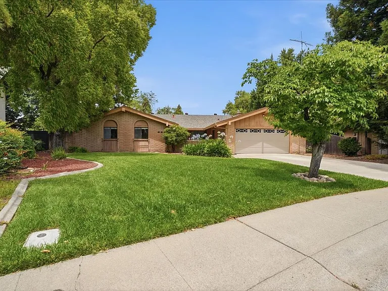 654 Jerome St — Photo 1
