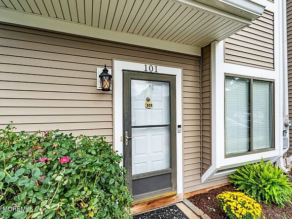 4th image of 101 Sandra Place #101