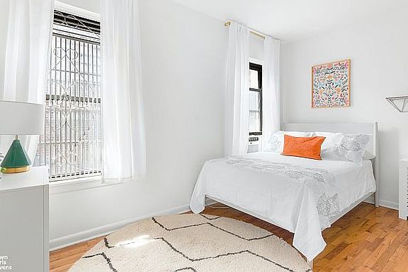 3rd image of 4 W 101st St APT 49